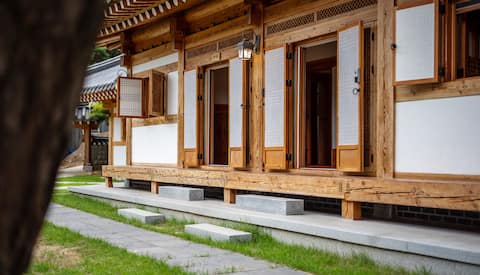 Comfortable healing accommodation in a traditional hanok in harmony with nature