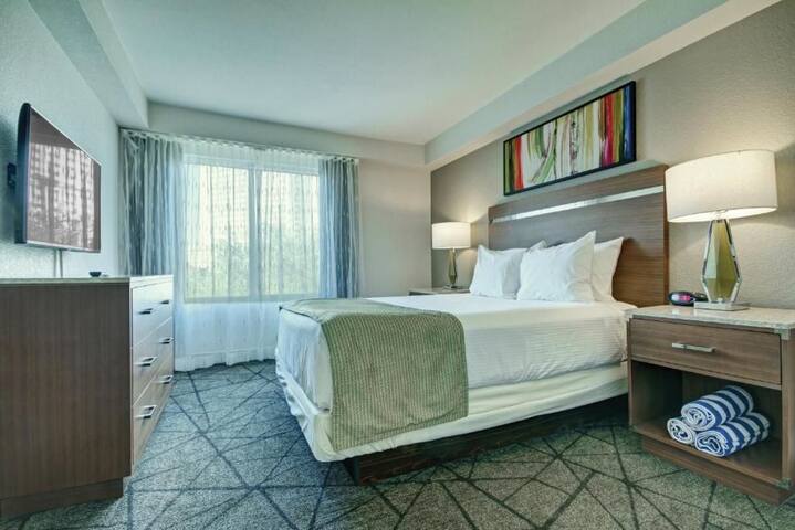 Beautiful Hotel in Desert Rose Resort – 2BD Sleeps gallery image 3