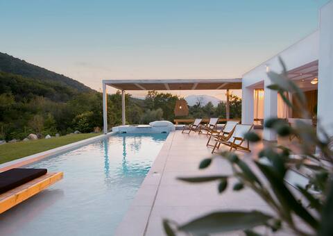 Aristotelia Gi Villas - Private Poolside Sanctuary