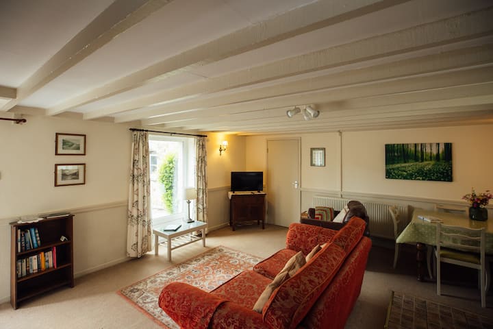 Spacious Cottage With Pool Near Coastal Trails - Pembrokeshire
