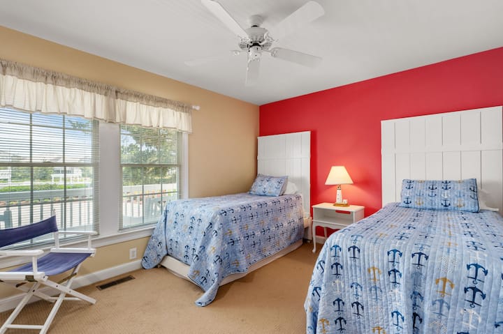 MS22: Sandpiper's Retreat | ML Bedroom 2- Two Twin Beds and Trundle, Private Bath