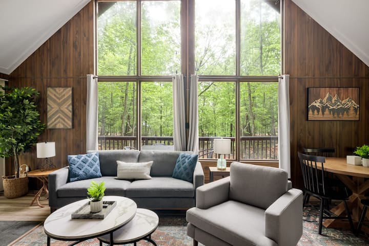 Cozy Chalet W/ Forest Views & Hot Tub - Big Pool, MD