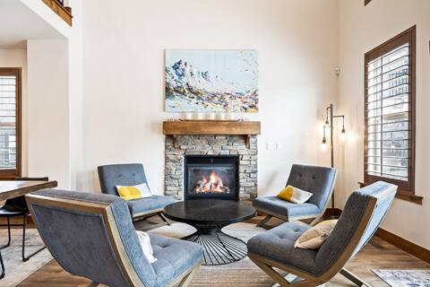 Large Home Clubhouse Amenities, Short drive to Ski