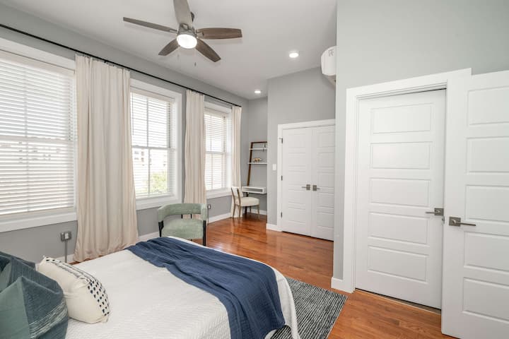 Findlay Market Suite 6 For 4! - Cincinnati, OH
