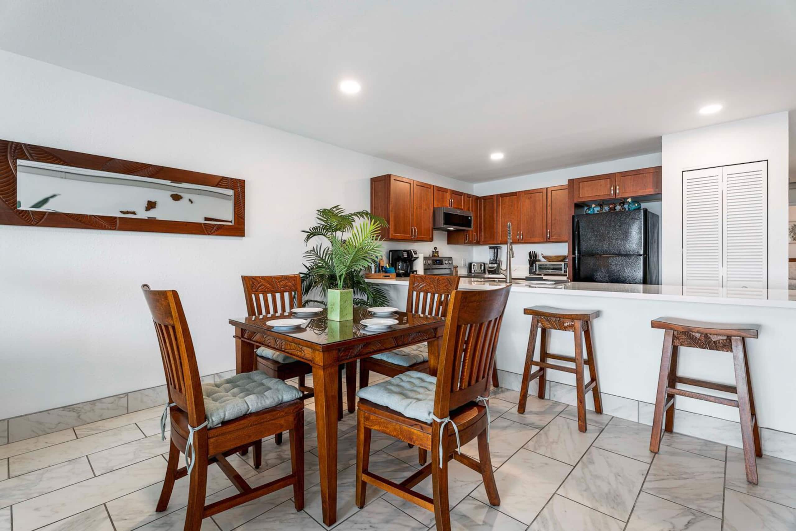Condo in Kailua-Kona · ★4.35 · 2 bedrooms · 3 beds · 2 baths - Image 9
