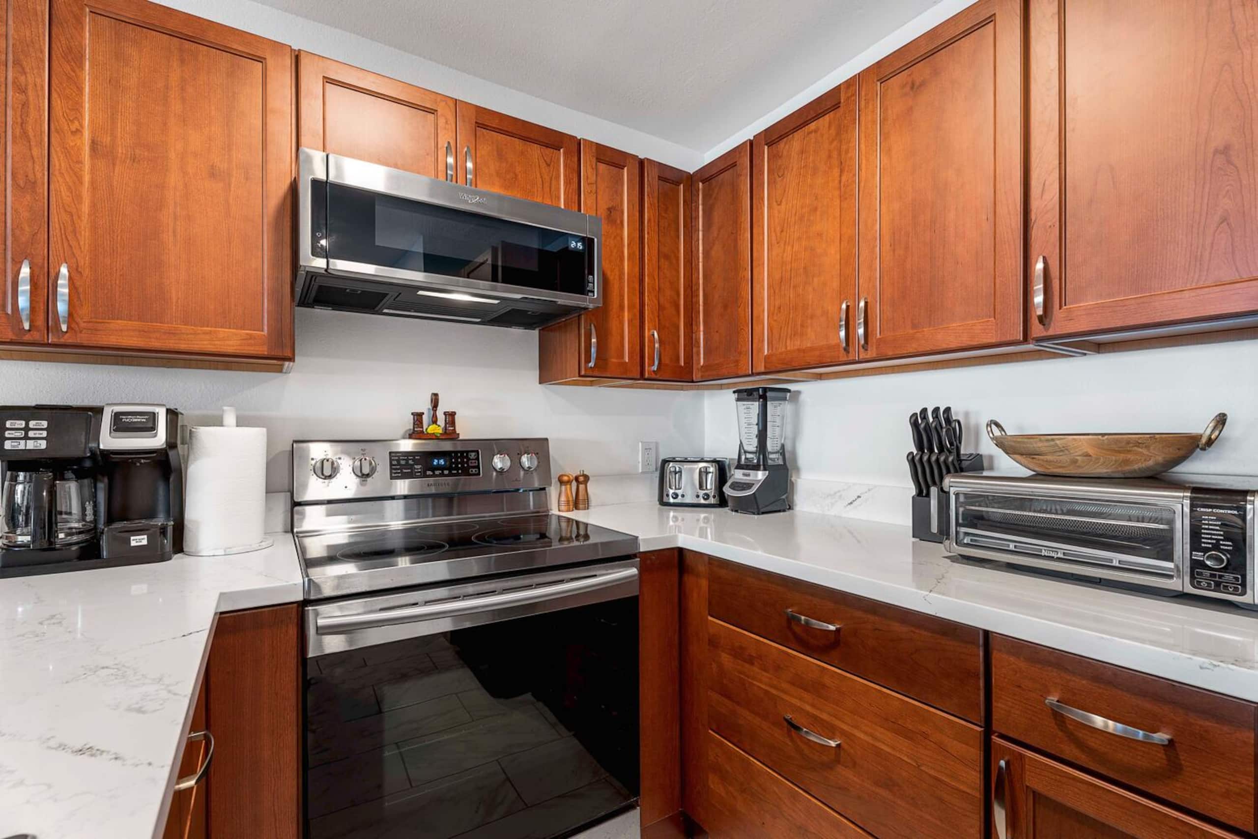 Condo in Kailua-Kona · ★4.35 · 2 bedrooms · 3 beds · 2 baths - Image 14
