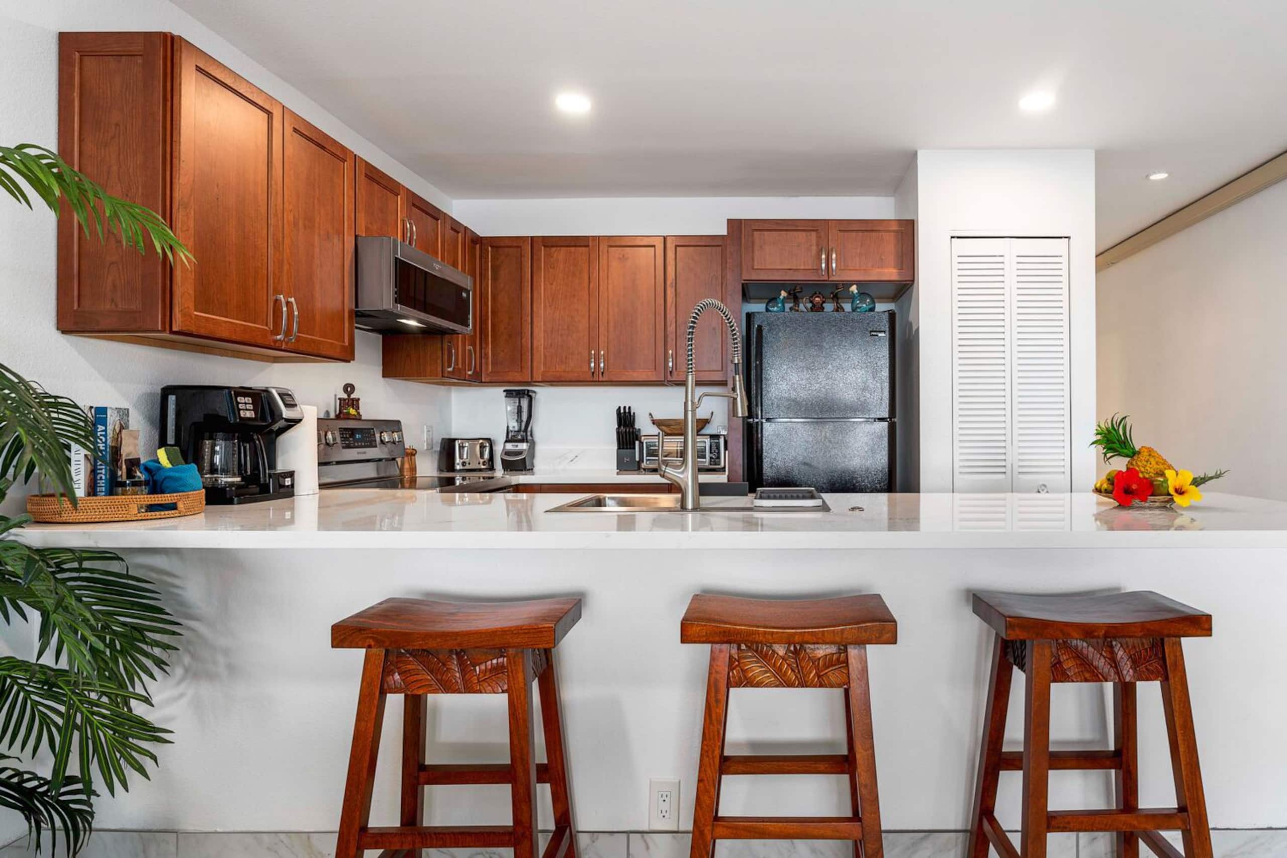 Condo in Kailua-Kona · ★4.35 · 2 bedrooms · 3 beds · 2 baths - Image 11