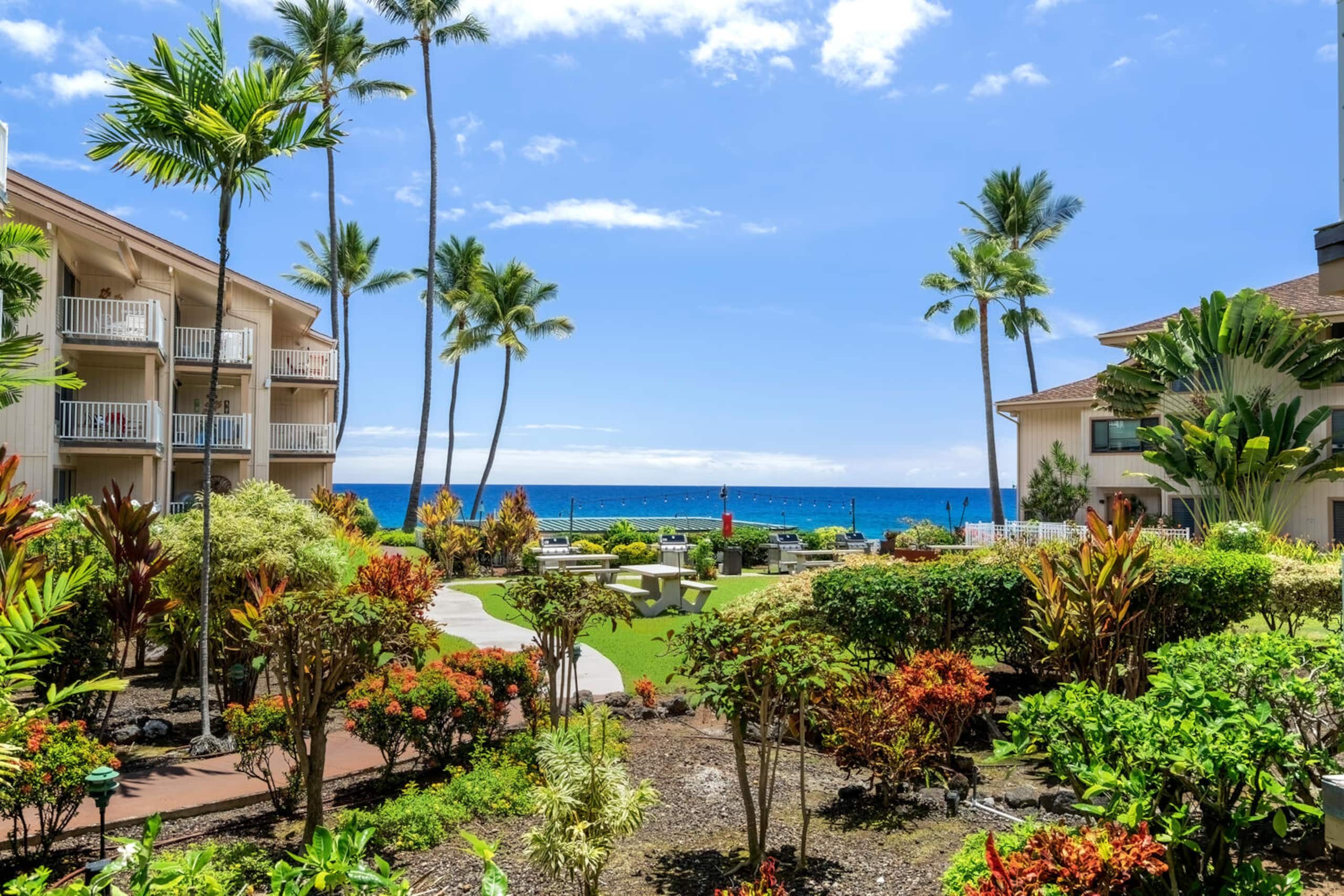 Condo in Kailua-Kona · ★4.35 · 2 bedrooms · 3 beds · 2 baths - Image 31