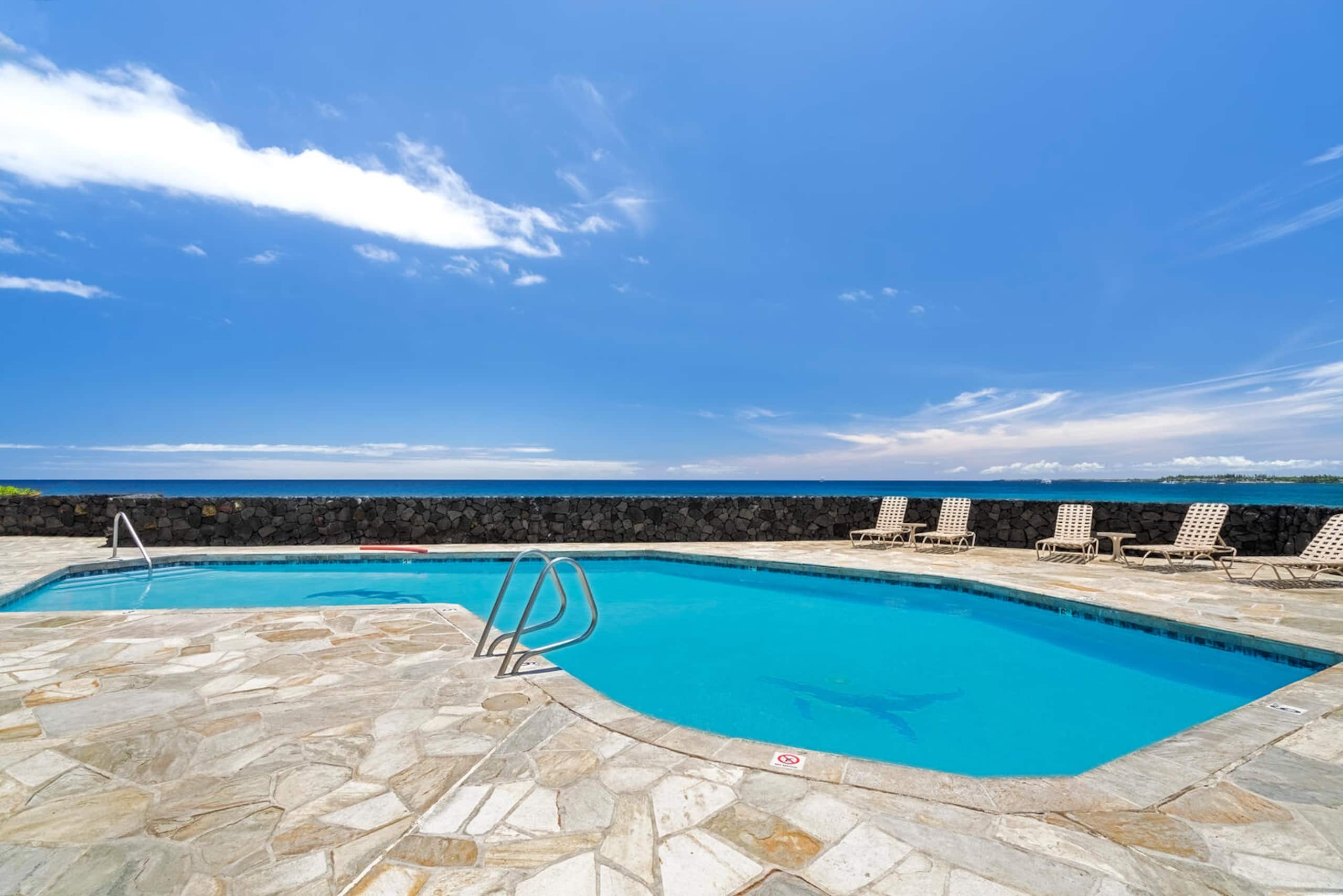 Condo in Kailua-Kona · ★4.35 · 2 bedrooms · 3 beds · 2 baths - Image 28