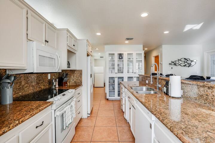 Massive Beach Home | Ocean View | Amazing Rooftop gallery image 4