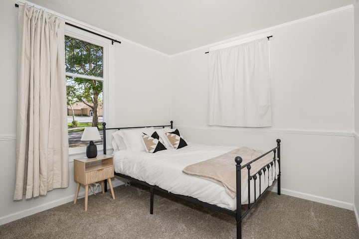 Спалня на ниво „Куийн“