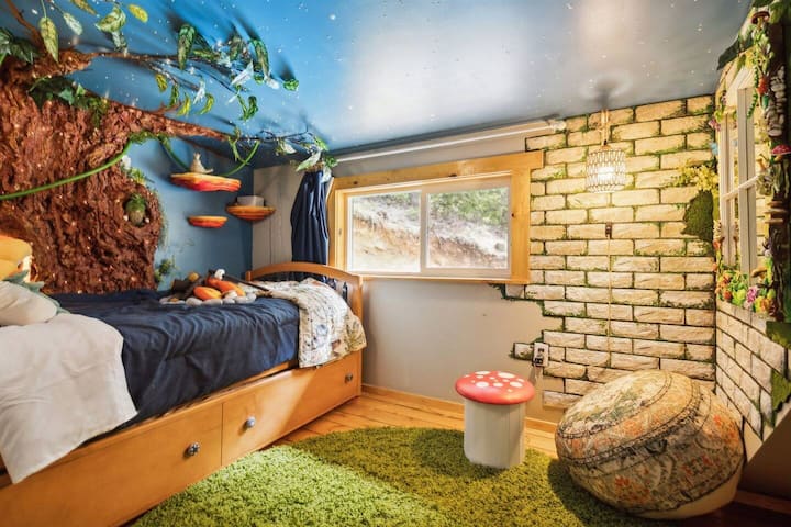 ห้องนางฟ้าเป็นห้องเด็กขนาดเล็กแต่มีเสน่ห์ที่นอนได้สองคนพร้อมเตียงเดี่ยวและเตียงแบบดึงออกได้ 