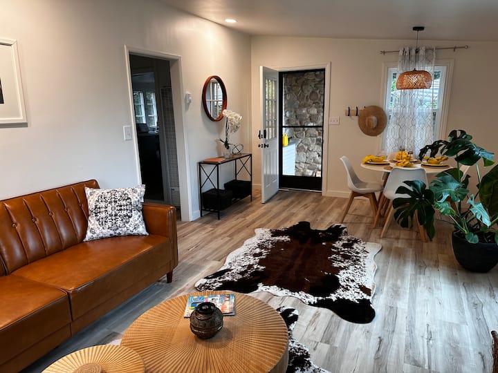The Sunflower Cottage - Santa Paula, CA