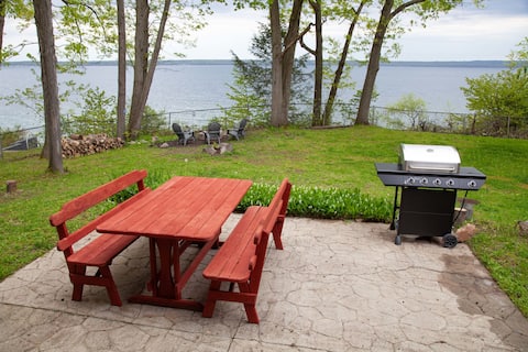 Lakefront Home: Private Dock, Hot Tub, Kayaks