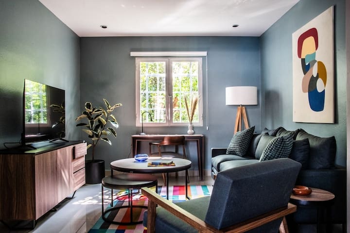 MR. W | 4BR Roma Quaints Apartments