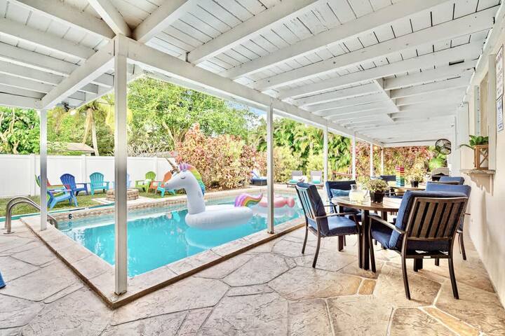 Relaxing villa w/ outdoor cinema & BBQ gallery image 5