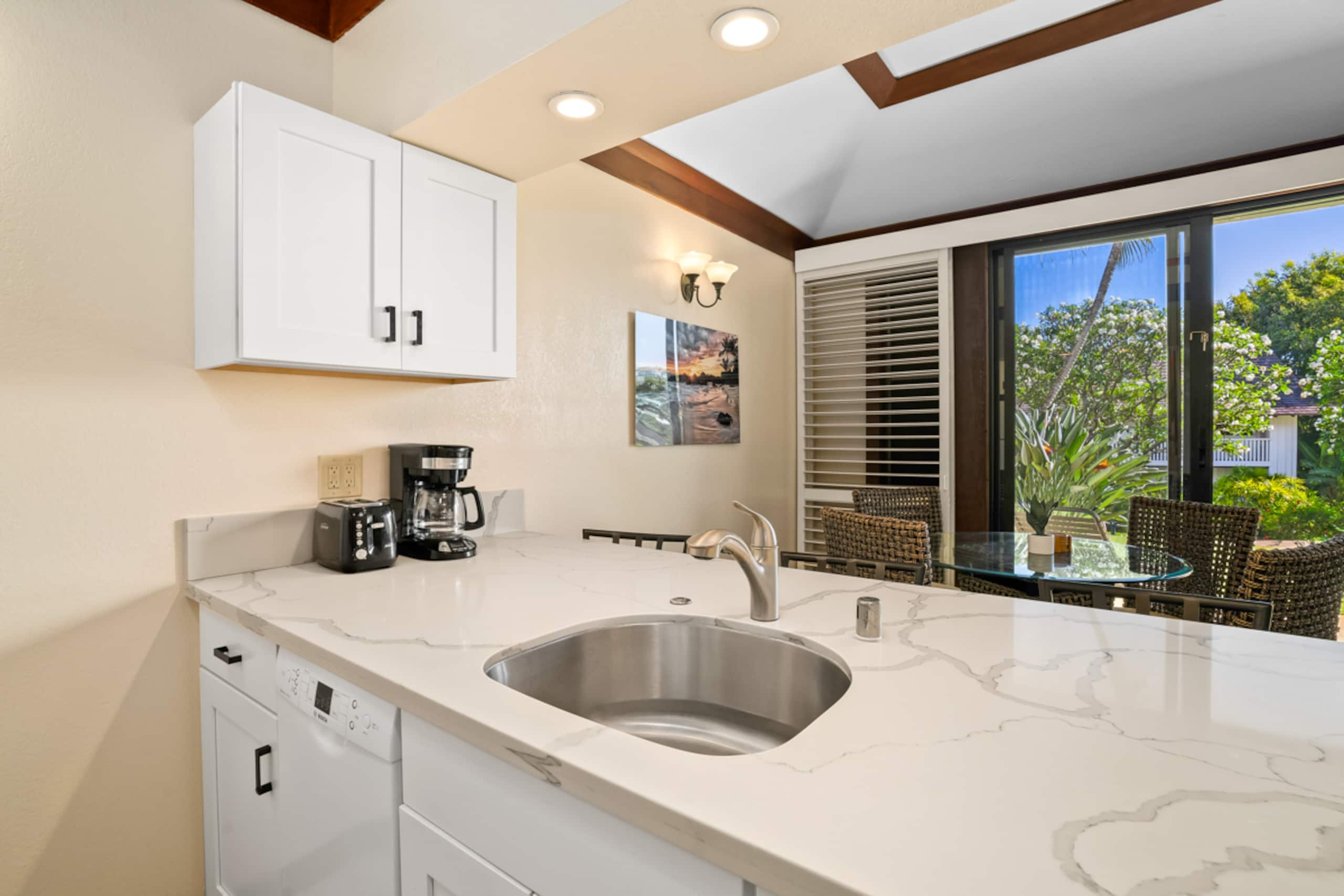 OceanviewPoipu home w/ pool access - Photo 9