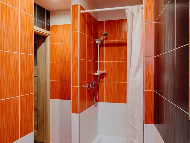 TARA Hostel Kraków managed Airbnb listing 1