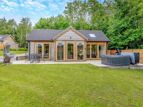 Loxford Lodge - UK47304