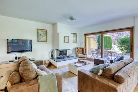 Lodge 1, hot tub and BBQ