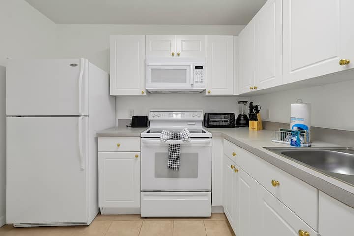 Spacious Condo W/ Pool,gym Near Disney & Seaworld - Kissimmee