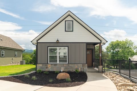 Successful Airbnb property: 5 Minutes From Dollywood/In DwTn Pigeon Forge in Smoky Mountains