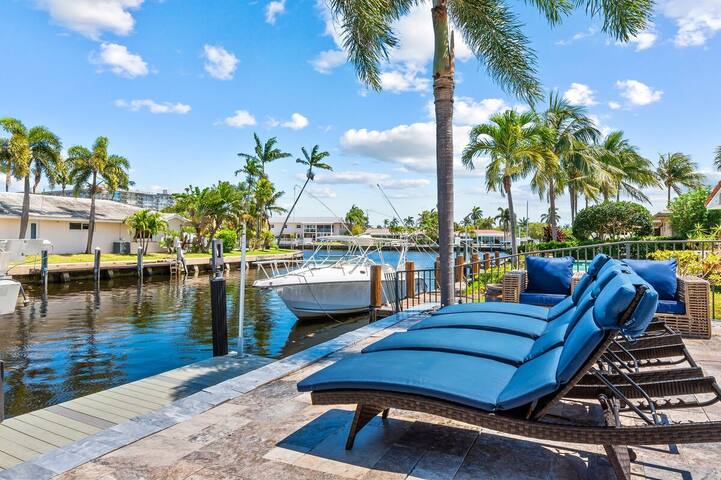 6 mins to Beach~Heated Pool~Jacuzzi~30 Foot Dock~ gallery image 3