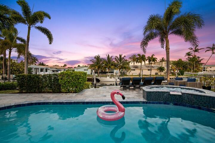 6 mins to Beach~Heated Pool~Jacuzzi~30 Foot Dock~ gallery image 2