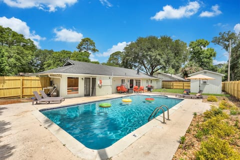 Savannah Home Hot Tub|Pool|Game Rm|Sleeps 8|Pets+
