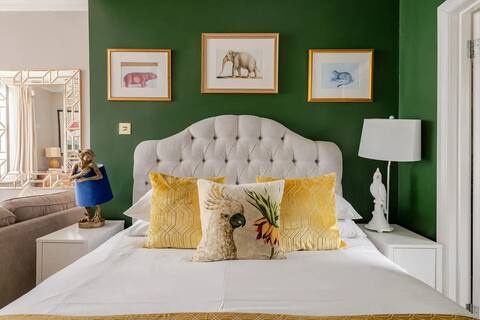 ❤Deco Studio❤  King bed, stylish & comfortable