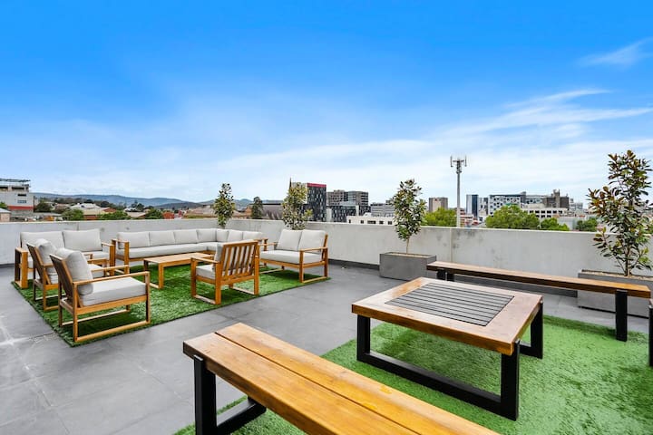 City Luxe Oasis—Huge Terrace with Panoramic Views