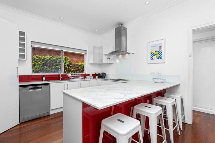 Mosman Park 4BR Escape Close to Beach & River gallery image 5