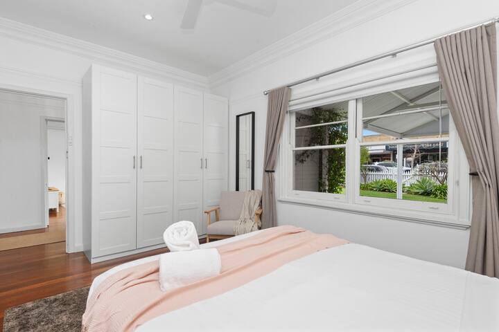Mosman Park 4BR Escape Close to Beach & River gallery image 3