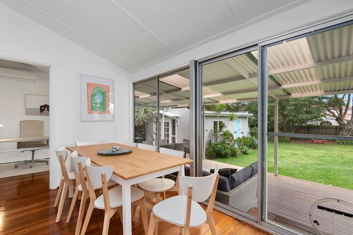 Mosman Park 4BR Escape Close to Beach & River gallery image 4