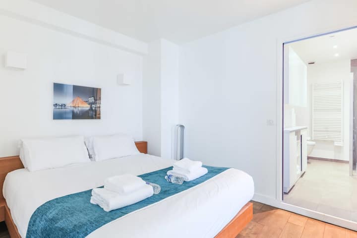 Chambre spacieuse et lumineuse