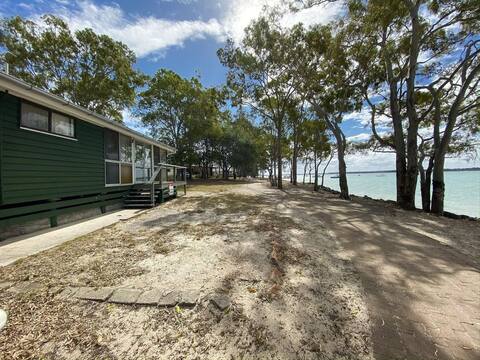 Stafford Hall - Burrum Heads- Riverfront- 3BR
