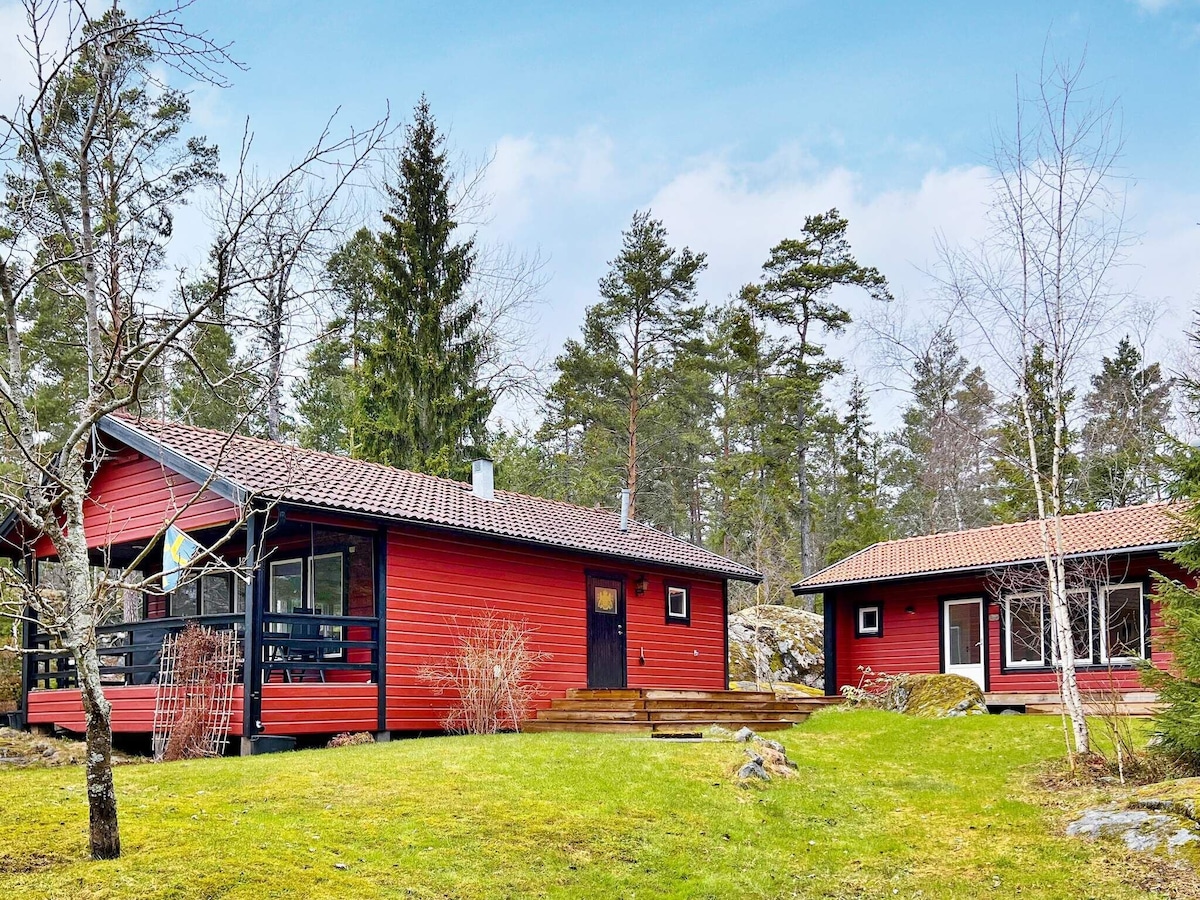 charming island house with guest cabin