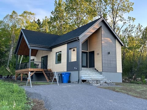 Top performing Airbnb: Chalet Polaire at Mont-Sainte-Anne in Saint Ferréol Les Neiges