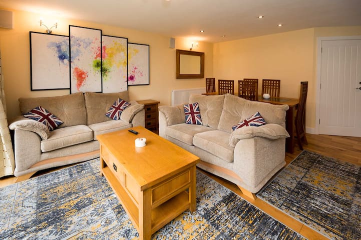 Staystaycations Ltd managed Airbnb listing 3