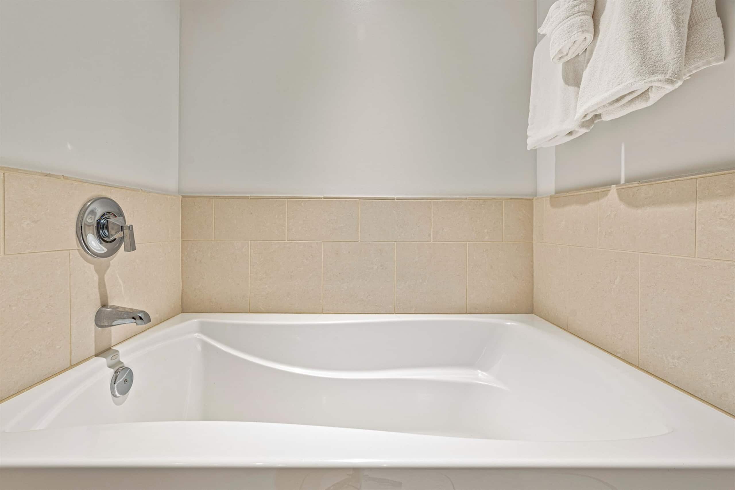 Condo in Lahaina · ★5.0 · 2 bedrooms · 3 beds · 2 baths - Image 41