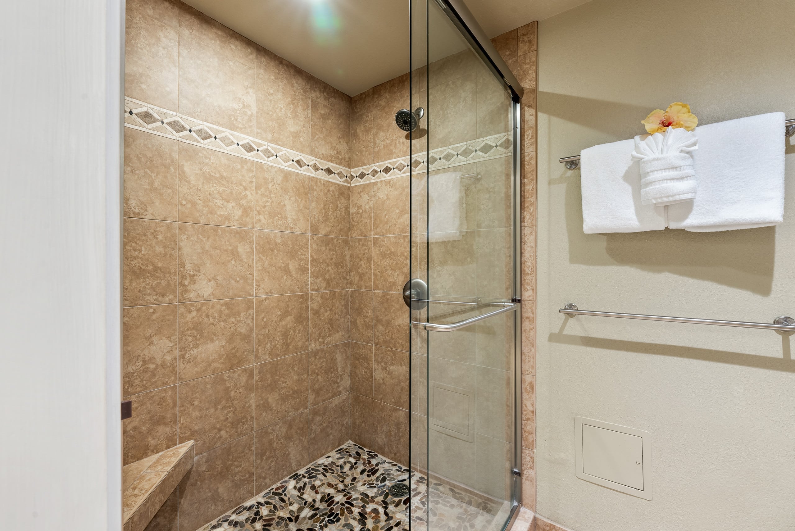 Condo in Lahaina · ★4.68 · 2 bedrooms · 2 beds · 2 baths - Image 18