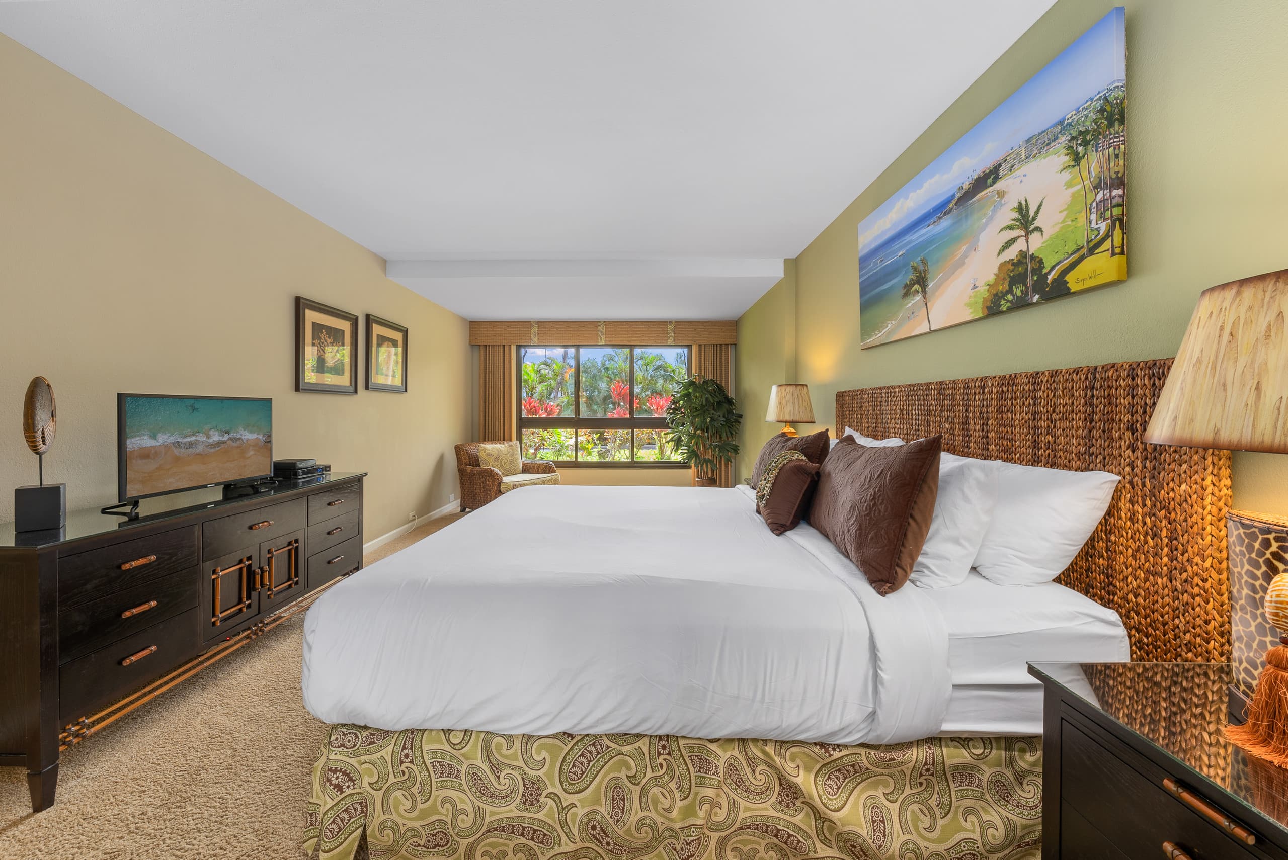 Condo in Lahaina · ★4.68 · 2 bedrooms · 2 beds · 2 baths - Image 11