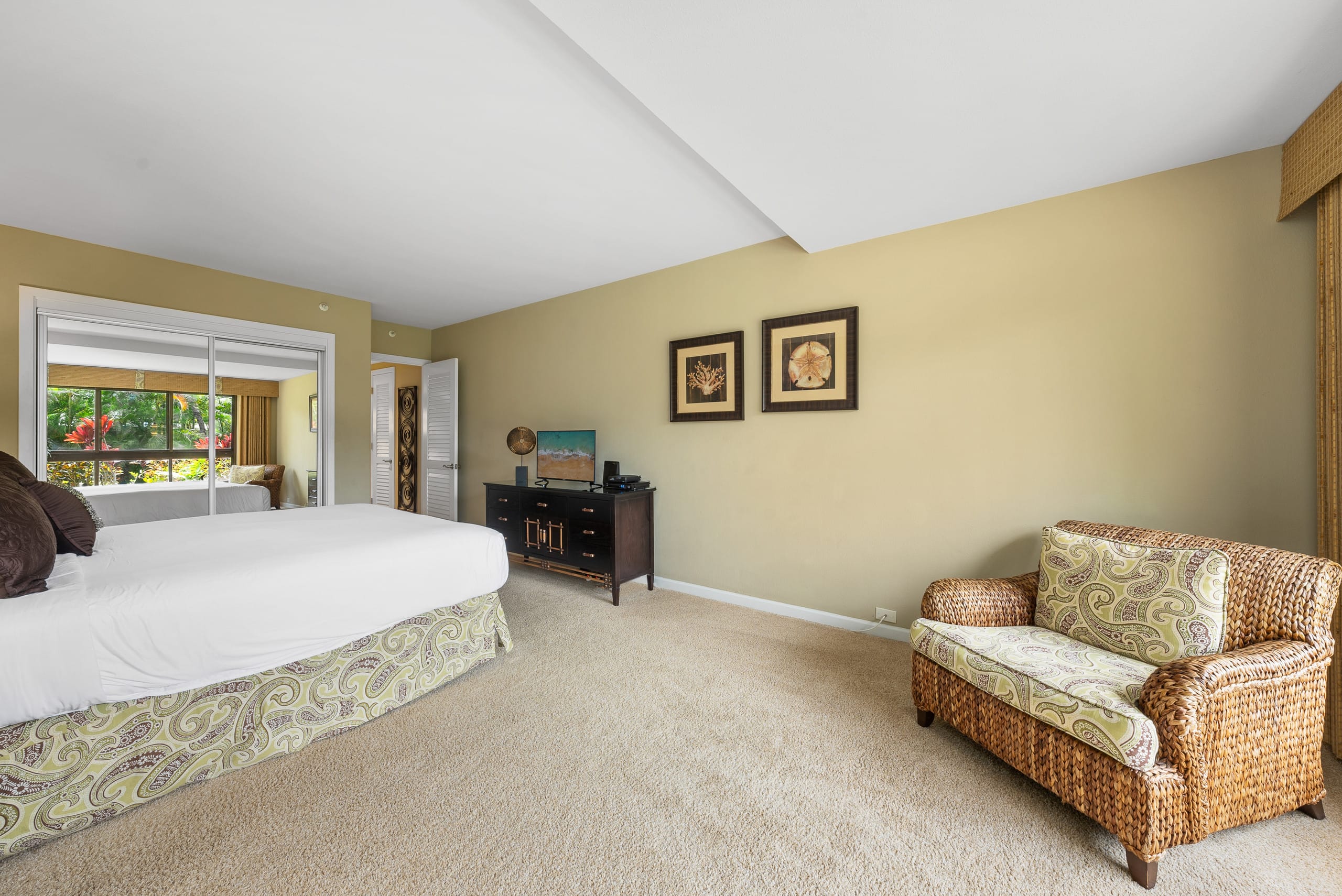 Condo in Lahaina · ★4.68 · 2 bedrooms · 2 beds · 2 baths - Image 15