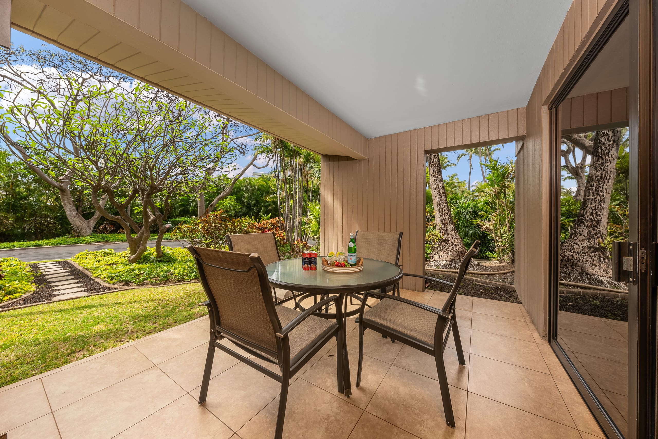 Condo in Lahaina · ★4.68 · 2 bedrooms · 2 beds · 2 baths - Image 28