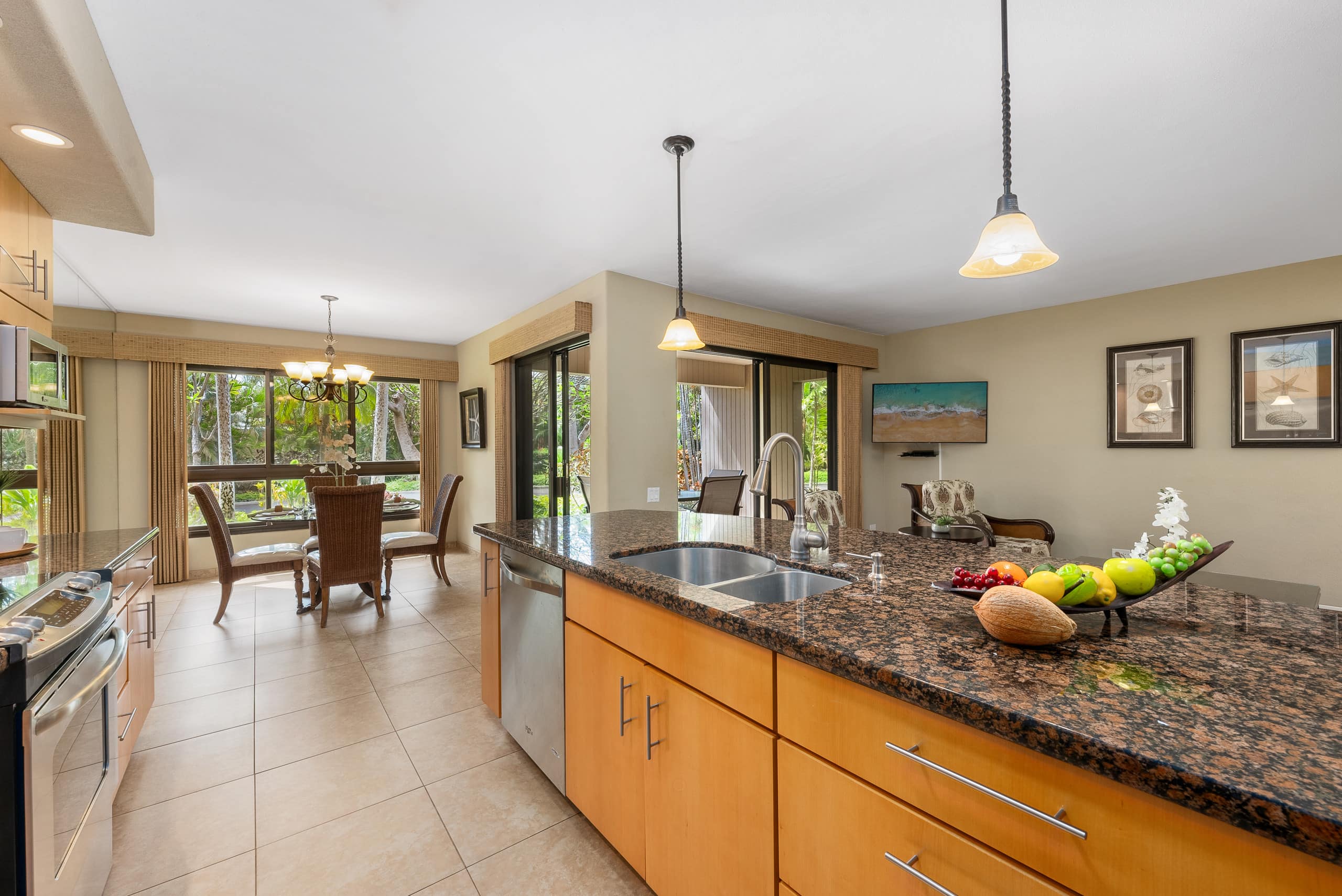 Condo in Lahaina · ★4.68 · 2 bedrooms · 2 beds · 2 baths - Image 4