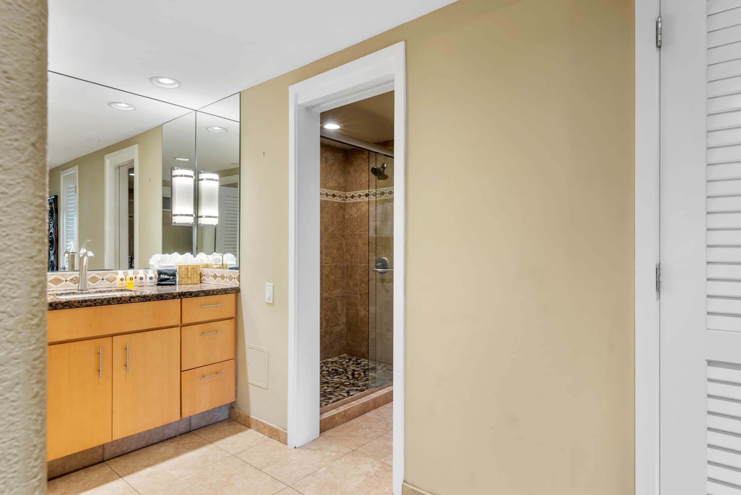 Condo in Lahaina · ★4.68 · 2 bedrooms · 2 beds · 2 baths - Image 17