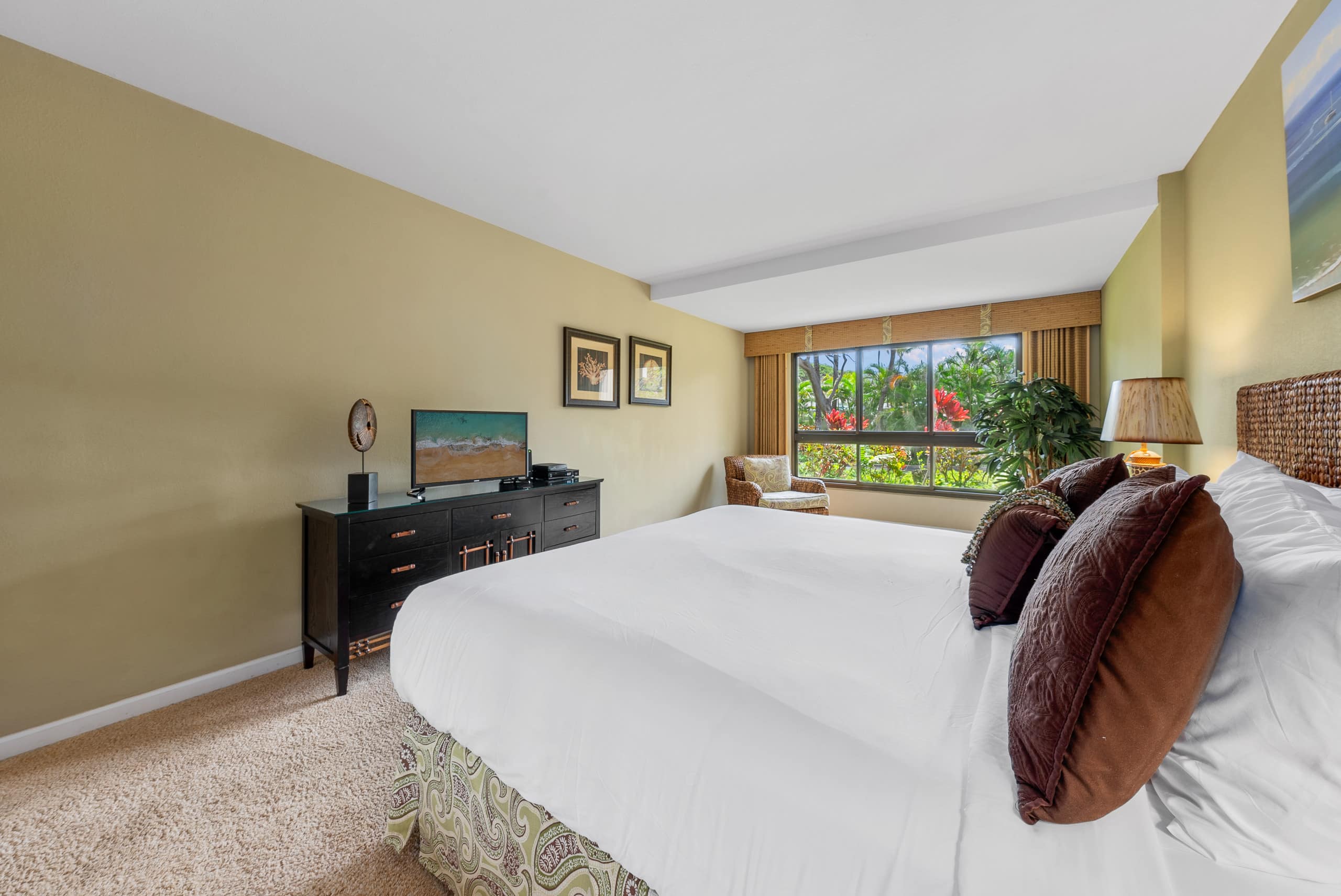 Condo in Lahaina · ★4.68 · 2 bedrooms · 2 beds · 2 baths - Image 13