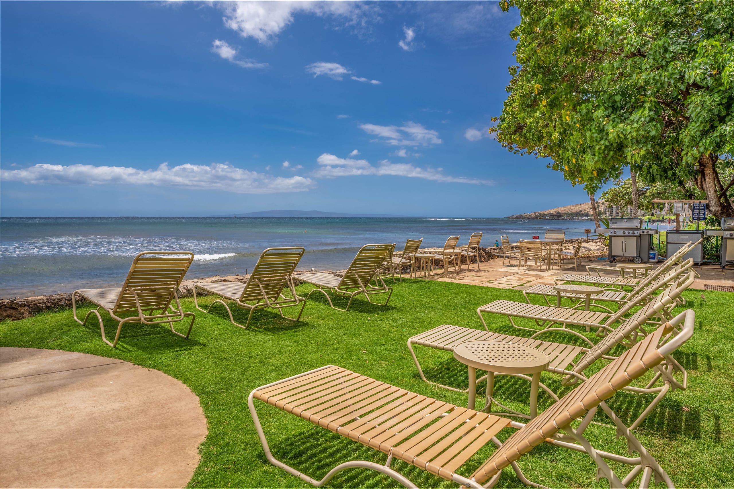 Condo in Wailuku · ★4.95 · 1 bedroom · 2 beds · 1 shared bath - Image 40