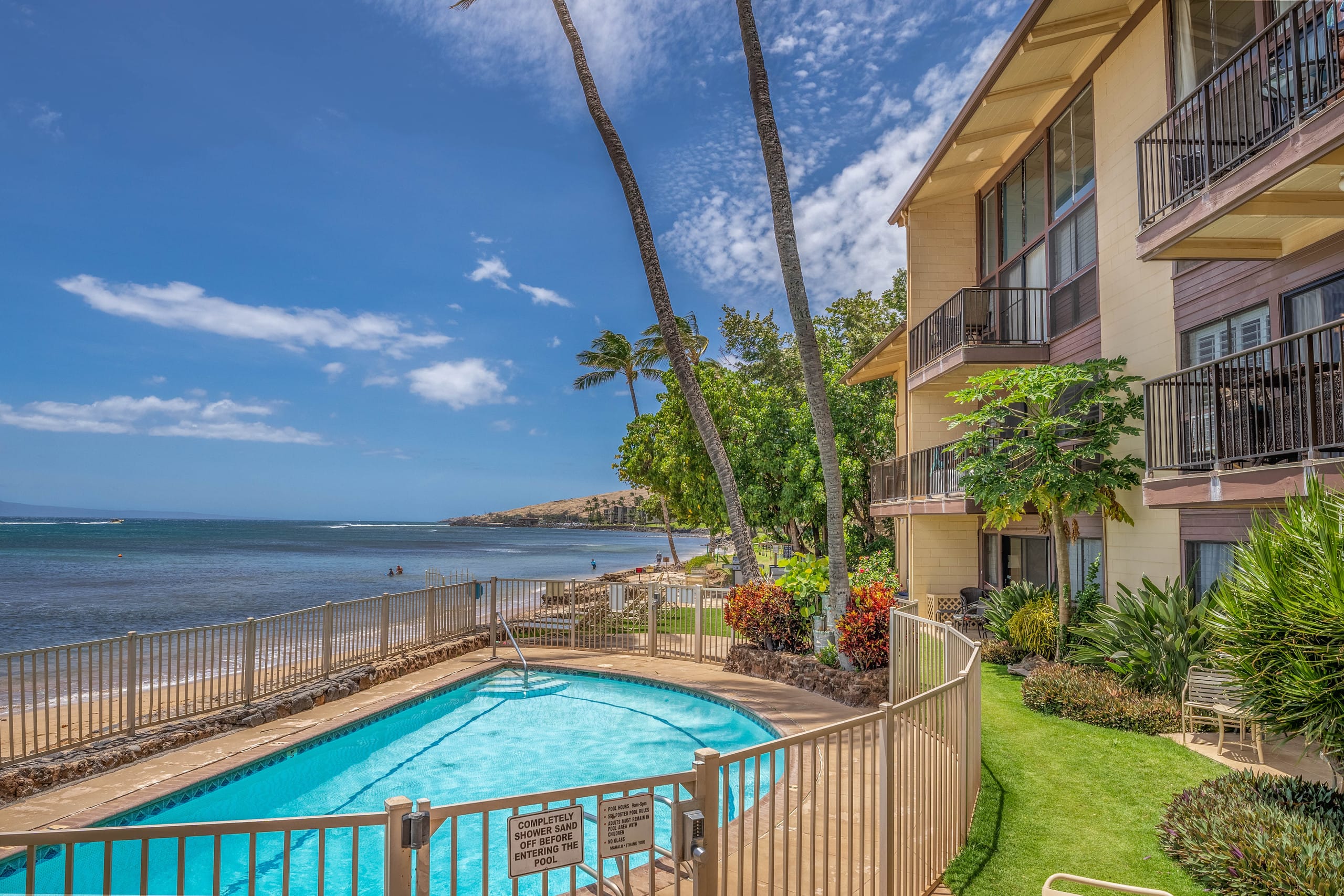 Condo in Wailuku · ★4.95 · 1 bedroom · 2 beds · 1 shared bath - Image 27