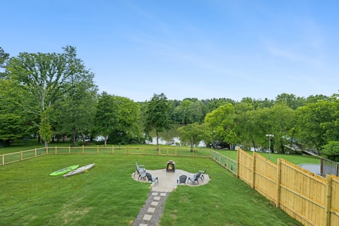 Lakeside cottage w/ firepit, close to Nashville!